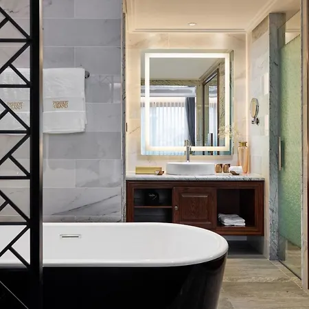 Peridot Grand Luxury Boutique Hotel Hanoi Exterior foto Bathroom